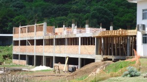 Construção do segundo andar do prédio (outubro/2014).