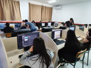 Projeto de extensão realiza oficinas na Escola Santos Anjos