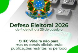 Cartaz digital com fundo branco e detalhes verdes nas extremidades. No topo, há o Brasão da República Federativa do Brasil sobreposto à imagem desfocada de uma urna eletrônica. No centro, lê-se o texto: "Defeso Eleitoral 2026 - de 4 de julho a 25 de outubro. O IFC Videira não para, mas os canais oficiais terão publicações restritas no período." Na parte inferior, consta o logotipo do Instituto Federal Catarinense - Campus Videira.